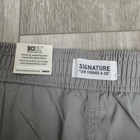 Signature by Levi Strauss Men's Light Gray Flat Front Shorts - Picture 4 of 7